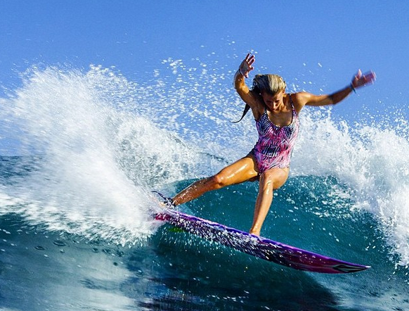 Maud Le Car surfeuse compte instagram de rideuses à suivre