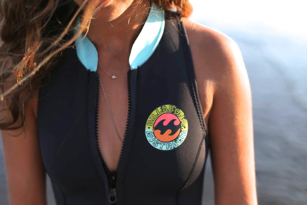 billabong-women-spring-wetsuit-vintage tenues pour les sports nautiques