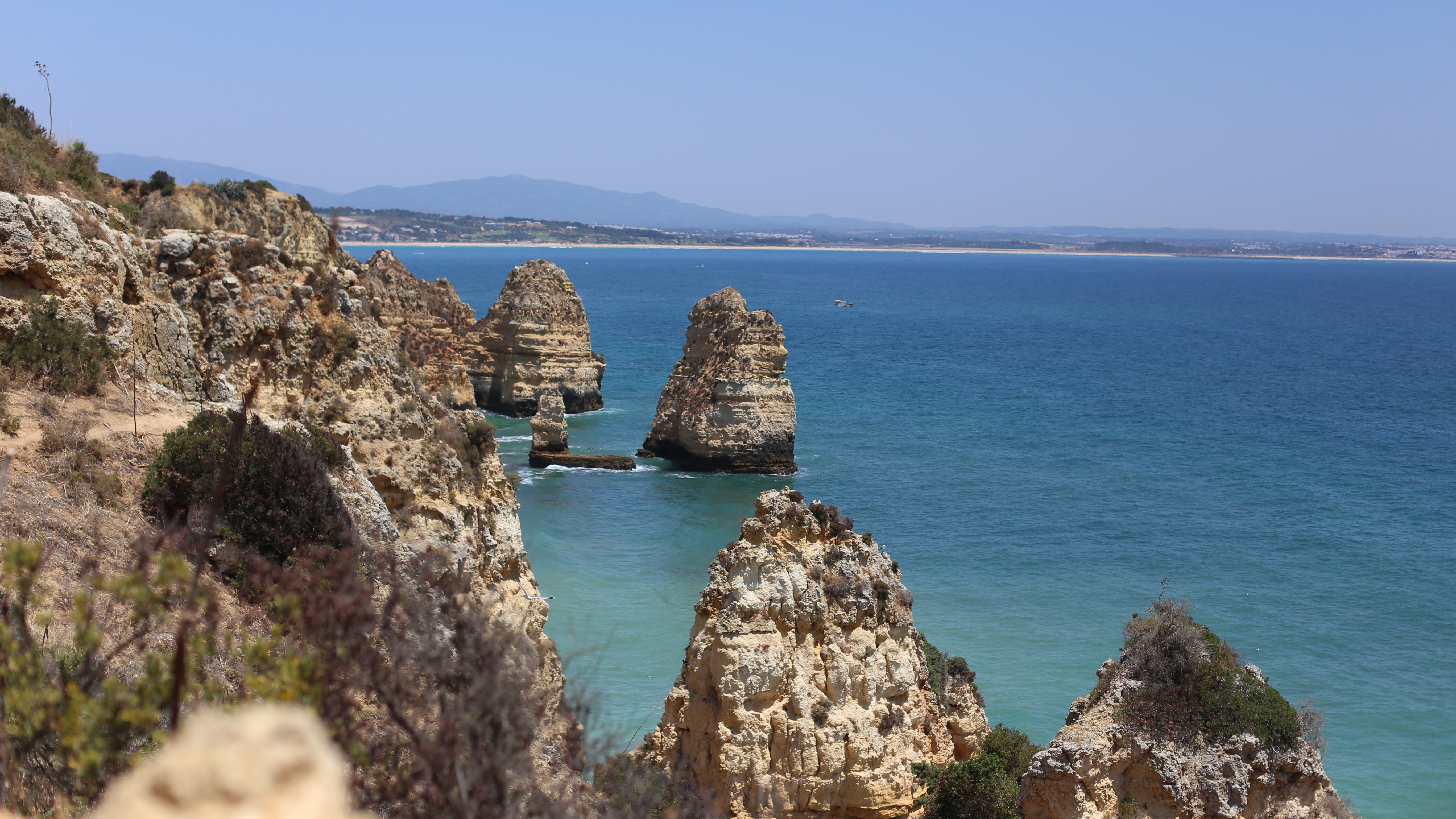 lagos ponta da piedade 2 Week-end surf en Algarve couple